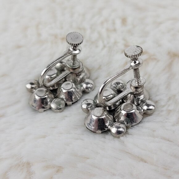 1940's Green Rhinestone Cluster Screwback Earrings - Picture 4 of 4